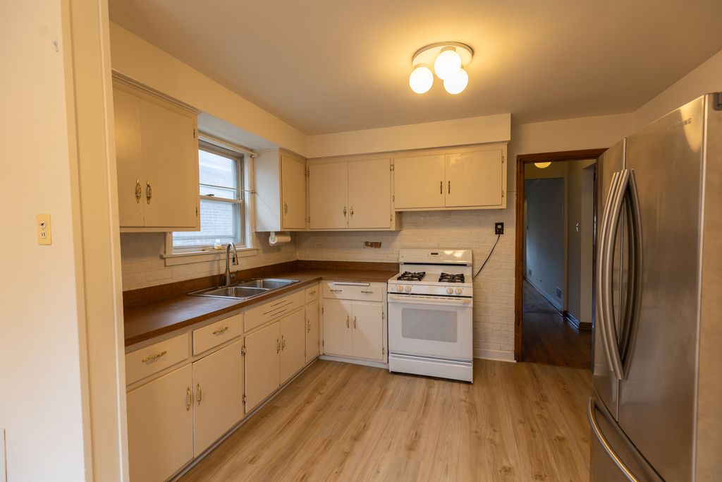 2433 S Keystone Avenue, North Riverside, IL 60546 — photo 2