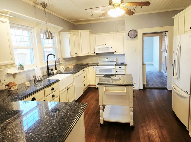 708 N Rockwall Avenue, Terrell, TX 75160