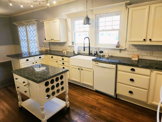 708 N Rockwall Avenue, Terrell, TX 75160