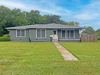 910 N Mill Street, Bowie, TX 76230