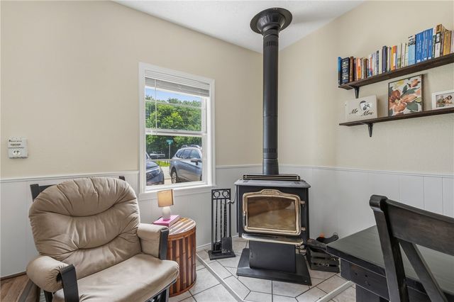 215 E Granite Street, Siloam Springs, AR 72761