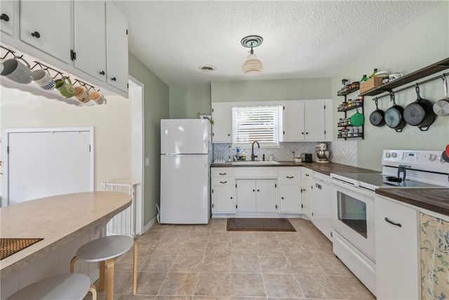 215 E Granite Street, Siloam Springs, AR 72761