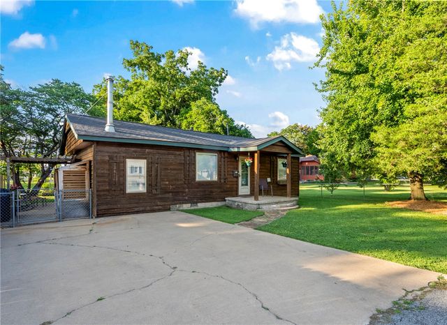 215 E Granite Street, Siloam Springs, AR 72761
