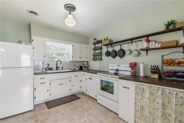 215 E Granite Street, Siloam Springs, AR 72761