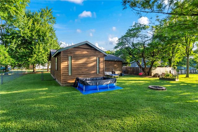 215 E Granite Street, Siloam Springs, AR 72761