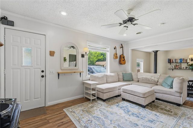 215 E Granite Street, Siloam Springs, AR 72761