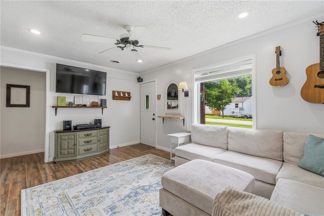 215 E Granite Street, Siloam Springs, AR 72761