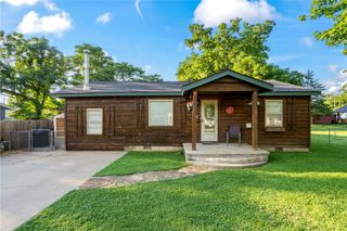 215 E Granite Street, Siloam Springs, AR 72761