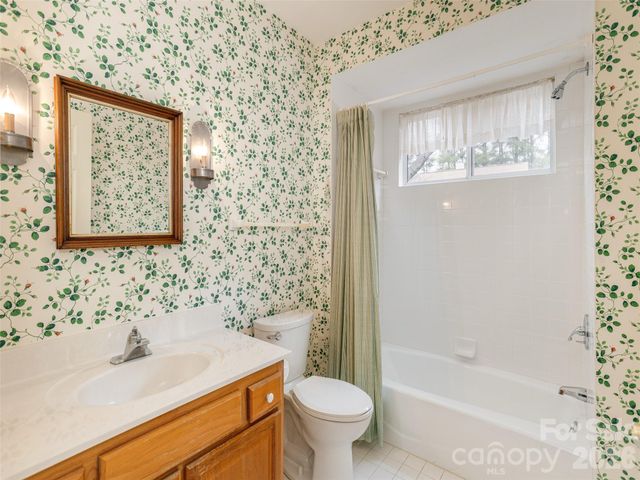 1109 Citation Circle, Hendersonville, NC 28739