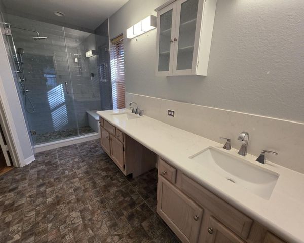 2571 Pinehurst Drive, West Columbia, TX 77486