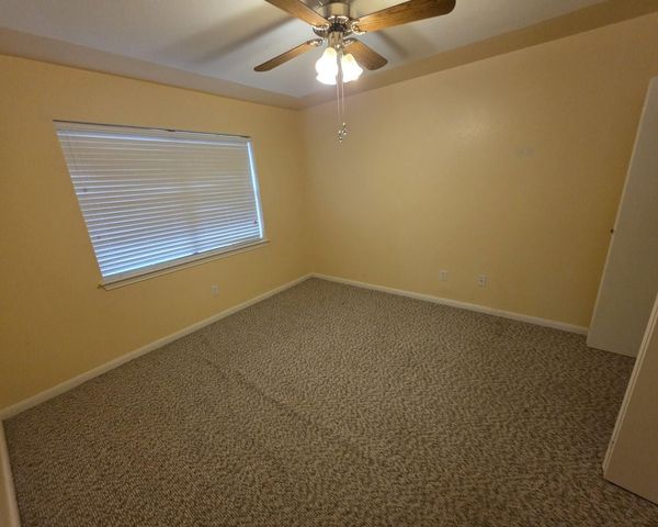 2571 Pinehurst Drive, West Columbia, TX 77486