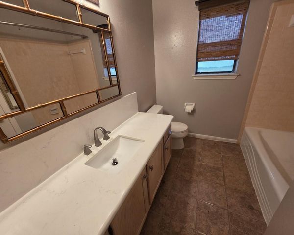 2571 Pinehurst Drive, West Columbia, TX 77486