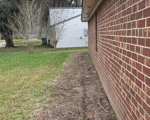 2571 Pinehurst Drive, West Columbia, TX 77486