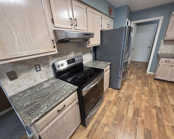 2571 Pinehurst Drive, West Columbia, TX 77486