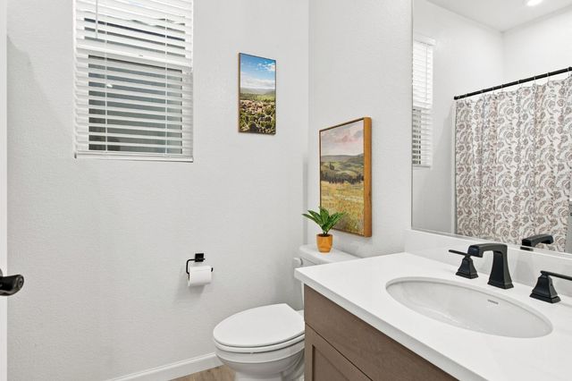 547 Estancia St, Lathrop, CA 95330