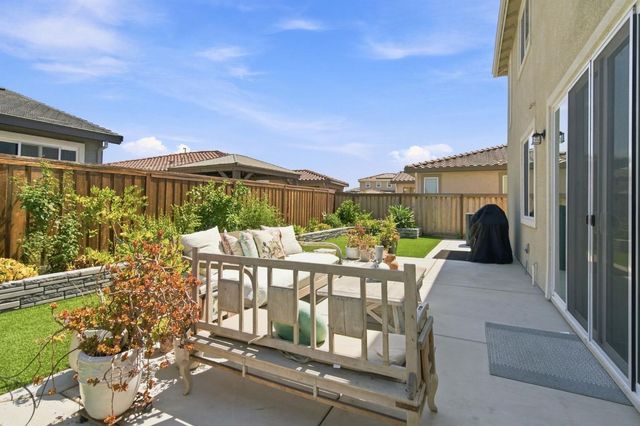 547 Estancia St, Lathrop, CA 95330