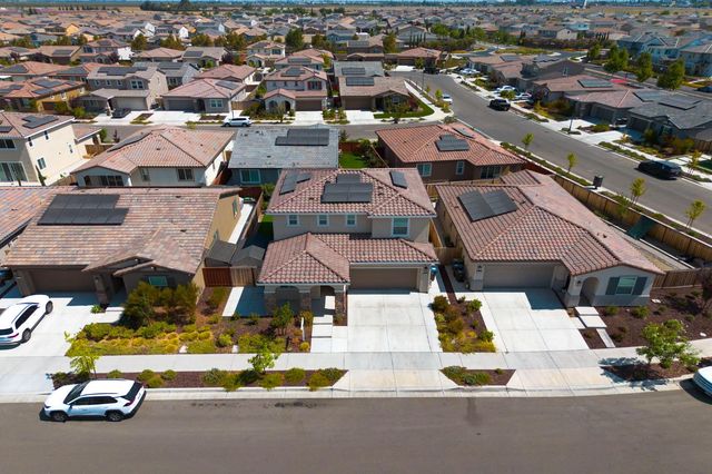 547 Estancia St, Lathrop, CA 95330
