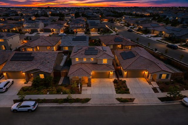547 Estancia St, Lathrop, CA 95330