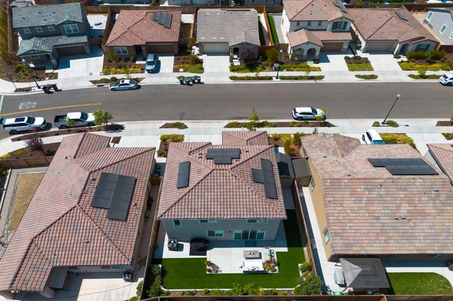 547 Estancia St, Lathrop, CA 95330
