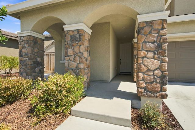 547 Estancia St, Lathrop, CA 95330