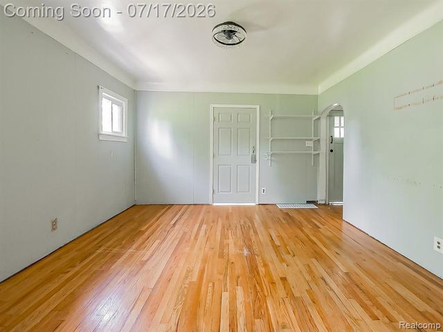 24850 W 9 Mile Road, Southfield, MI 48033