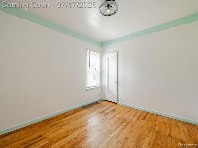 24850 W 9 Mile Road, Southfield, MI 48033