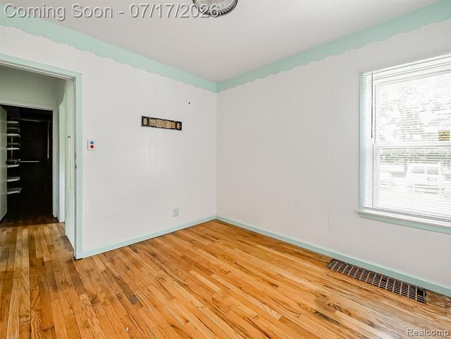 24850 W 9 Mile Road, Southfield, MI 48033