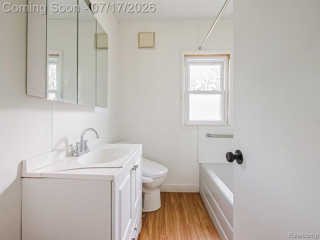 24850 W 9 Mile Road, Southfield, MI 48033
