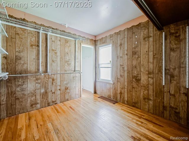 24850 W 9 Mile Road, Southfield, MI 48033