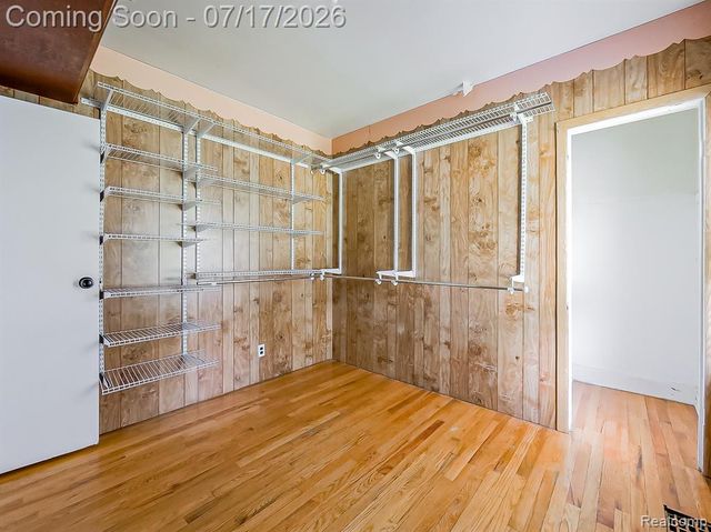 24850 W 9 Mile Road, Southfield, MI 48033