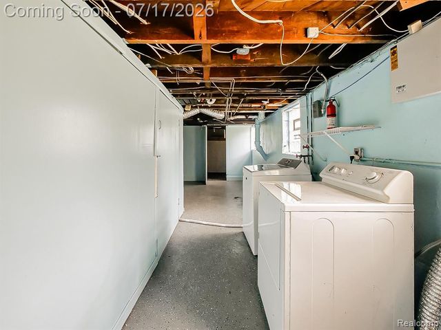 24850 W 9 Mile Road, Southfield, MI 48033