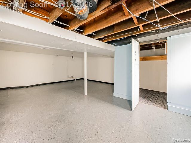 24850 W 9 Mile Road, Southfield, MI 48033