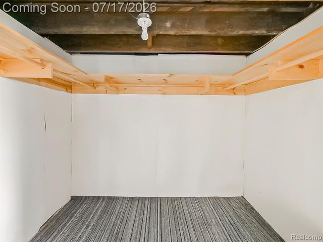 24850 W 9 Mile Road, Southfield, MI 48033