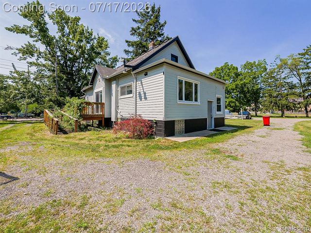 24850 W 9 Mile Road, Southfield, MI 48033