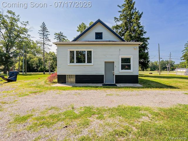 24850 W 9 Mile Road, Southfield, MI 48033