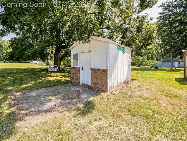 24850 W 9 Mile Road, Southfield, MI 48033