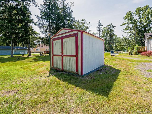 24850 W 9 Mile Road, Southfield, MI 48033