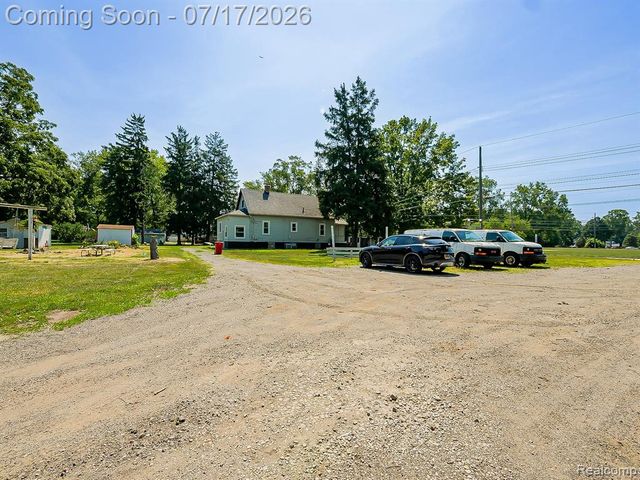 24850 W 9 Mile Road, Southfield, MI 48033