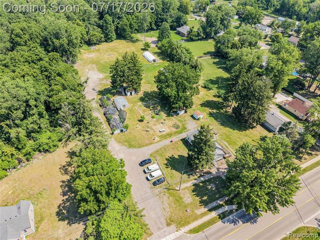 24850 W 9 Mile Road, Southfield, MI 48033
