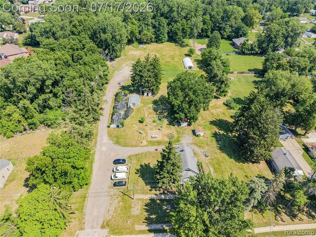 24850 W 9 Mile Road, Southfield, MI 48033