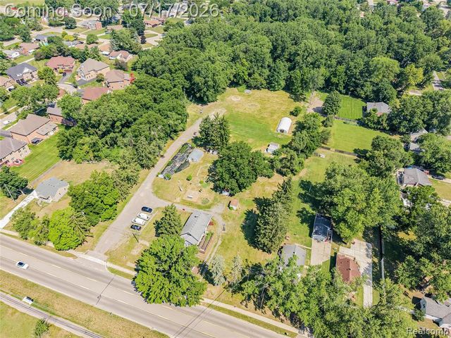 24850 W 9 Mile Road, Southfield, MI 48033