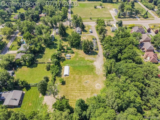 24850 W 9 Mile Road, Southfield, MI 48033