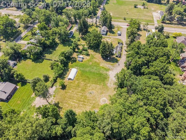 24850 W 9 Mile Road, Southfield, MI 48033