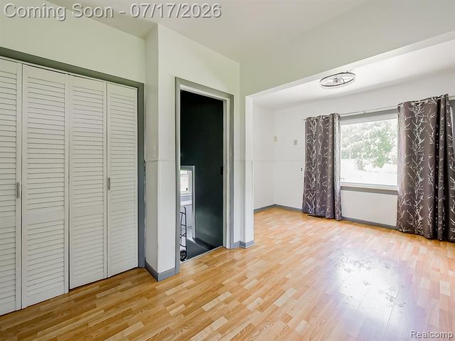 24850 W 9 Mile Road, Southfield, MI 48033