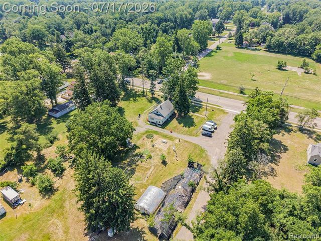 24850 W 9 Mile Road, Southfield, MI 48033