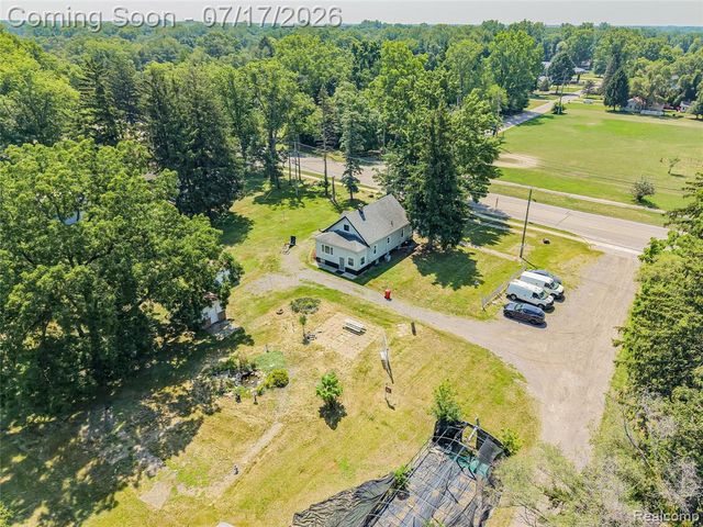 24850 W 9 Mile Road, Southfield, MI 48033