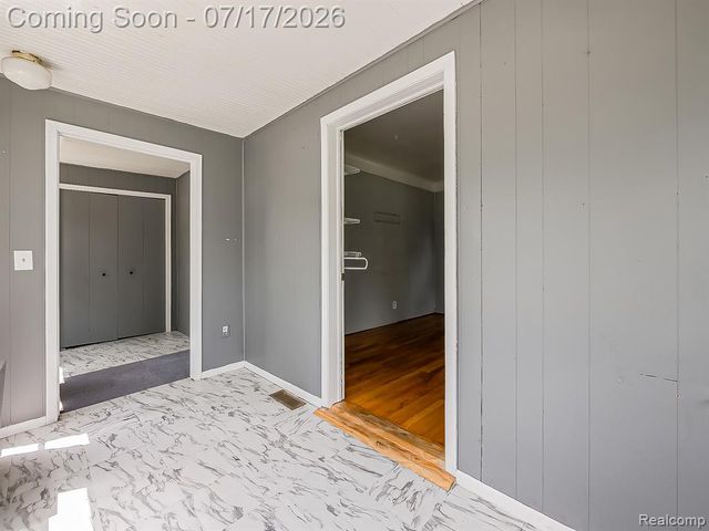 24850 W 9 Mile Road, Southfield, MI 48033