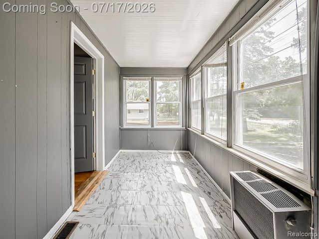 24850 W 9 Mile Road, Southfield, MI 48033