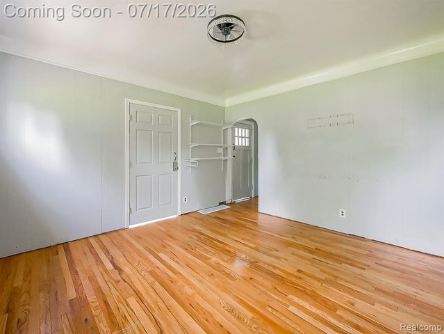 24850 W 9 Mile Road, Southfield, MI 48033