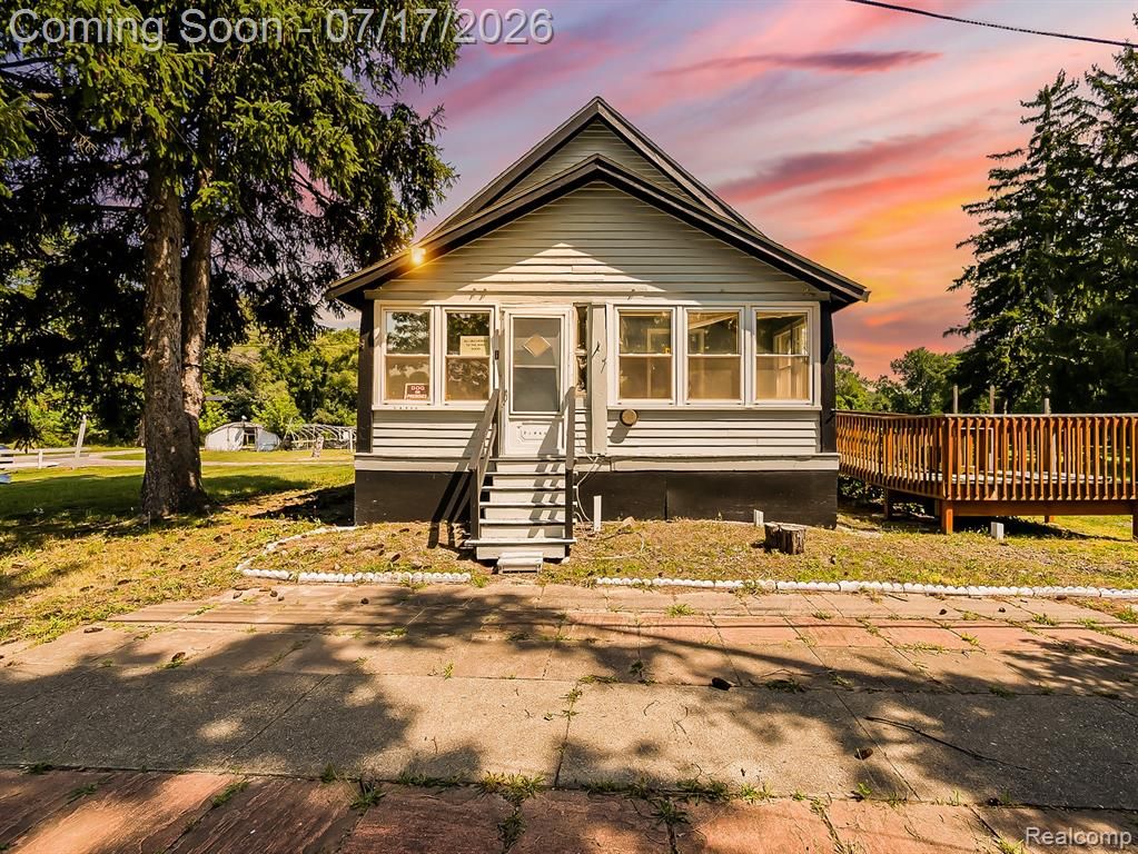 24850 W 9 Mile Road, Southfield, MI 48033
